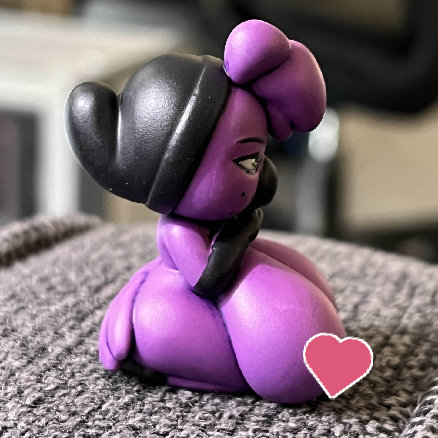 Zoe Mini Figurine